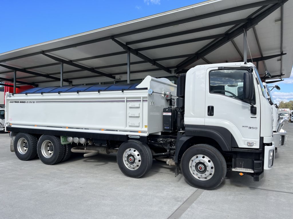 New 8 wheeler twin steer 16.5t tipper
